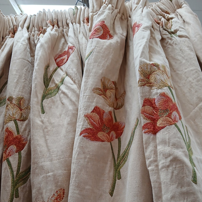 Pale yellow with red & gold florals, lined, 3630h