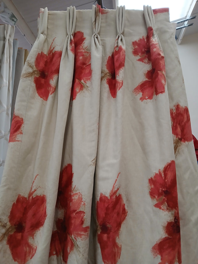 Beige b/g with large red flower heads, lined & I/L, 3732