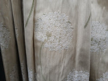 Load image into Gallery viewer, Beige b/g with cream seed heads, B/O lined, 3739b
